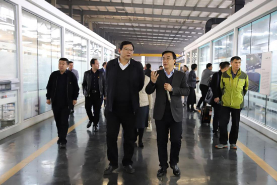省市場(chǎng)監(jiān)管局黨組成員劉懷章一行調(diào)研蘭迪機(jī)器1