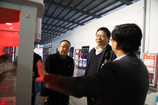 省市場(chǎng)監(jiān)管局黨組成員劉懷章一行調(diào)研蘭迪機(jī)器2
